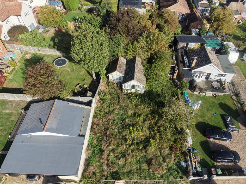 Lot: 55 - ONE-BEDROOM DETACHED COTTAGE FOR DEMOLITION ON APPROXIMATELY 0.14 ACRES OF LAND - Alternative view of lot